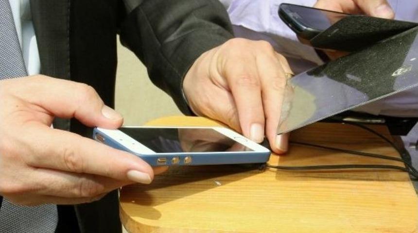 &Ccedil;&uuml;&rsquo;de Telefonlar G&uuml;neş Enerjisi İle Şarj Edilecek