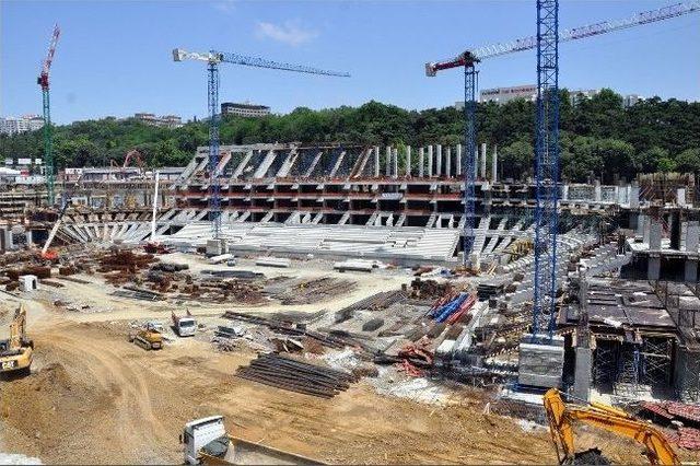 Vodafone Arena Stadı'nın İnşaatı Sürüyor