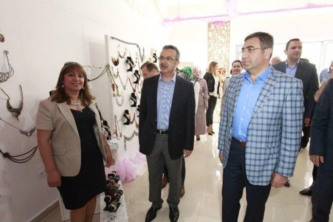 Gesmek&rsquo;te B&uuml;y&uuml;k Sergi Coşkusu