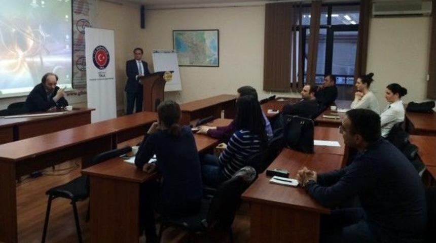 G&uuml;rcistan&rsquo;da Gen&ccedil; Kamu G&ouml;revlilerine Eğitim