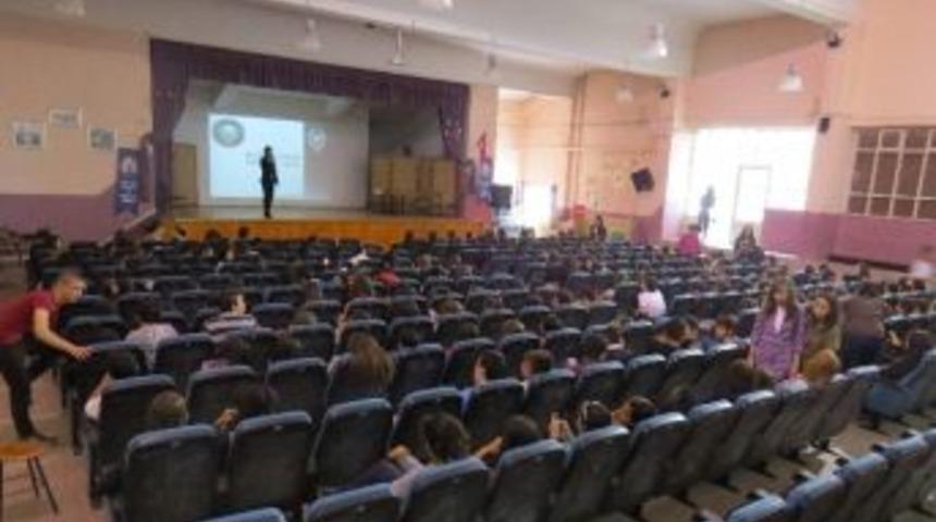 Lise &Ouml;ğrencilerine Siber Su&ccedil;lar Bilgilendirme Konferansı