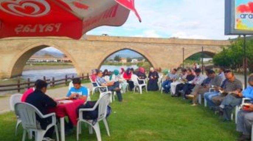 Farklı mekanlarda kitap okuma kampanyası