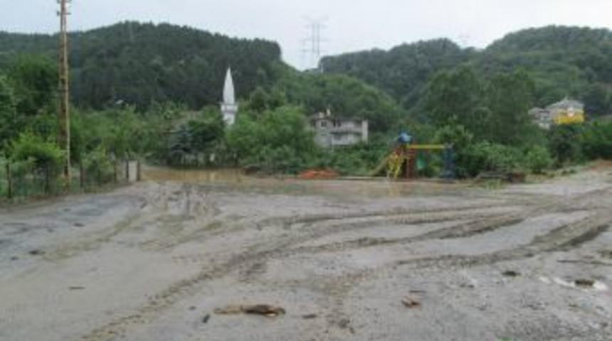 Alaplı Kocaman K&ouml;y&uuml; camisini su bastı