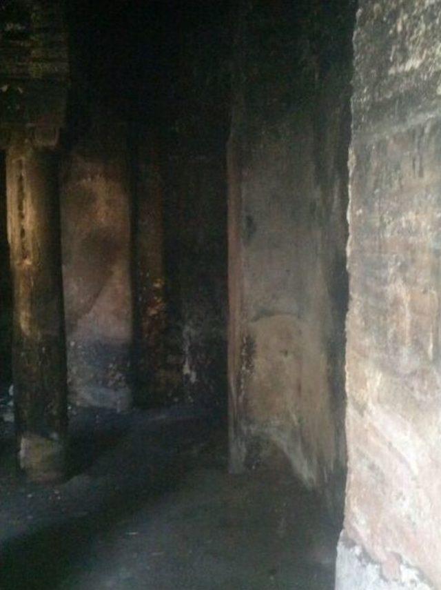 Surlardaki Dehliz Evsiz Ve Kimsesizlerin Mekanı Haline D&ouml;n&uuml;şt&uuml; 1