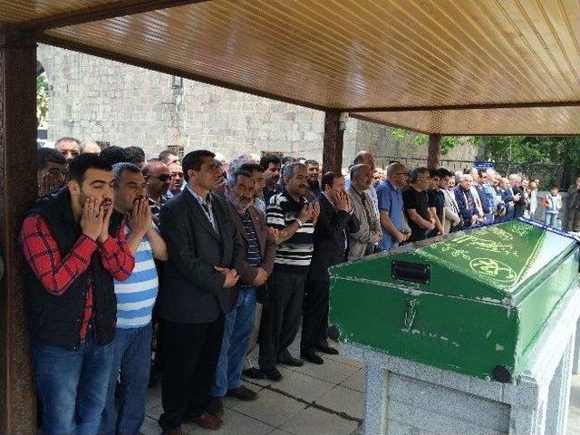 Yıldız Son Yolculuğuna Uğurlandı 2