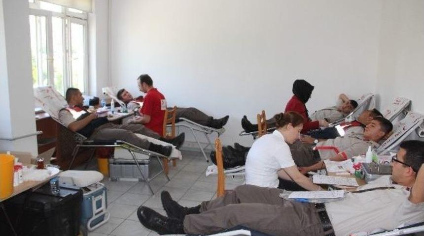 Jandarmadan Kan Bağışı