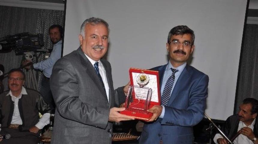 En İyi Rekt&ouml;r &Ouml;d&uuml;l&uuml; Prof.dr. İbrahim Halil Mutlu&rsquo;nun Oldu