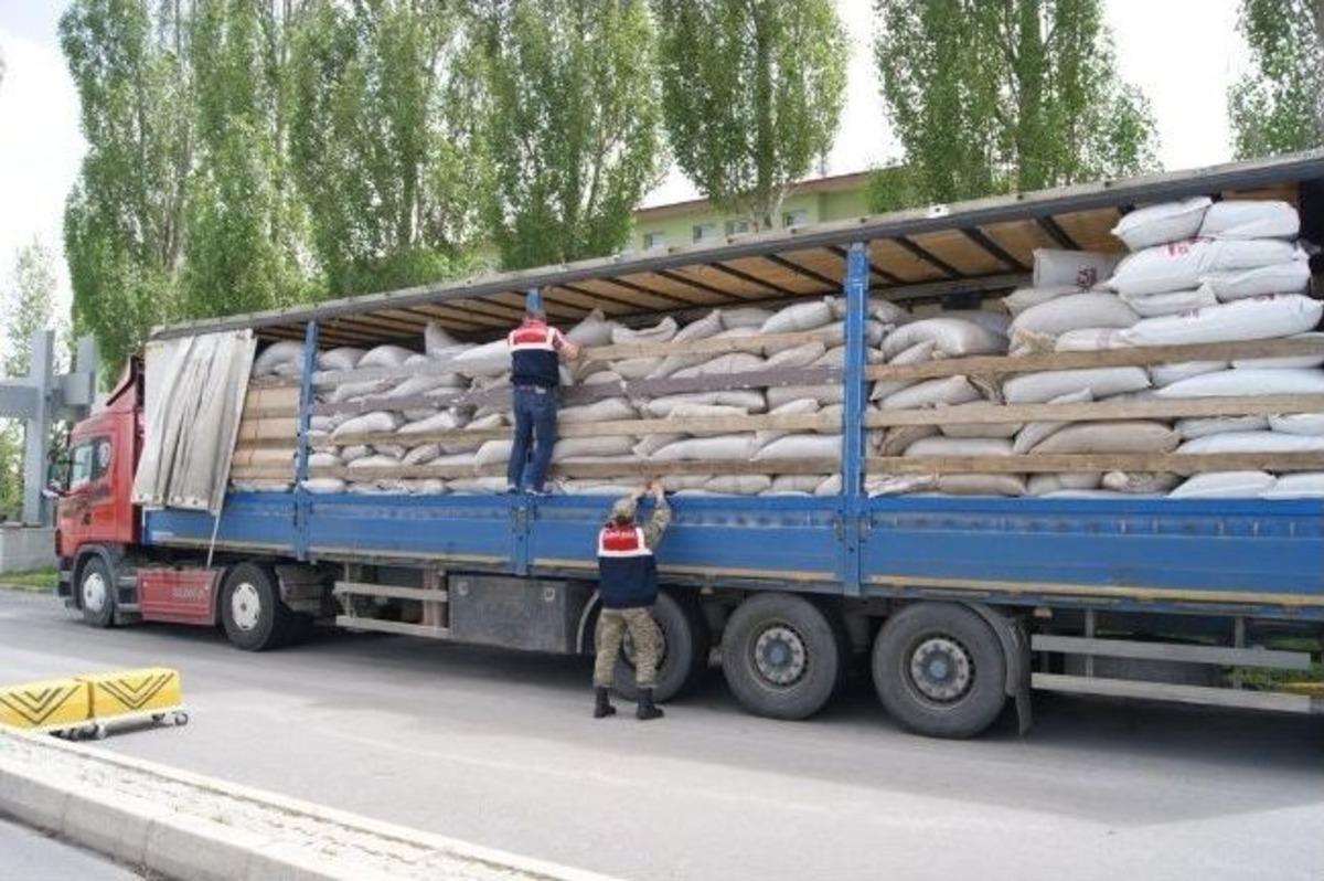 Jandarma&rsquo;dan Ka&ccedil;ak &Ccedil;ay Operasyonu