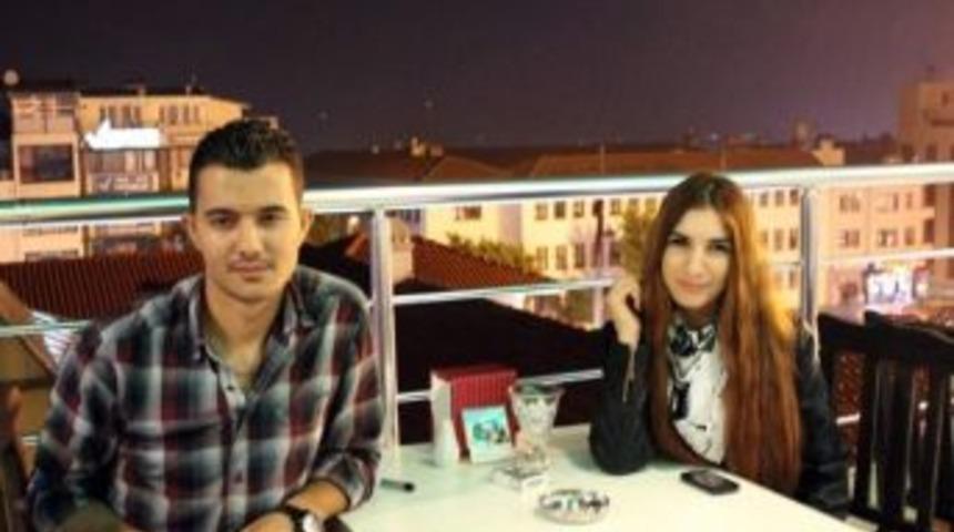 Polislerin G&ouml;z&uuml; &Ouml;n&uuml;nde İntihar Etti