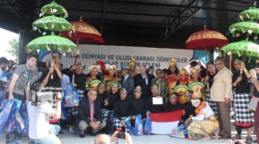 T&uuml;rk D&uuml;nyası Ve T&uuml;rkiye Misafiri &Uuml;niversite Gen&ccedil;liği Bilgi Yarışması