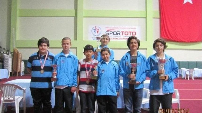 Yıldız Satran&ccedil;&ccedil;ılardan Kupa Yağmuru