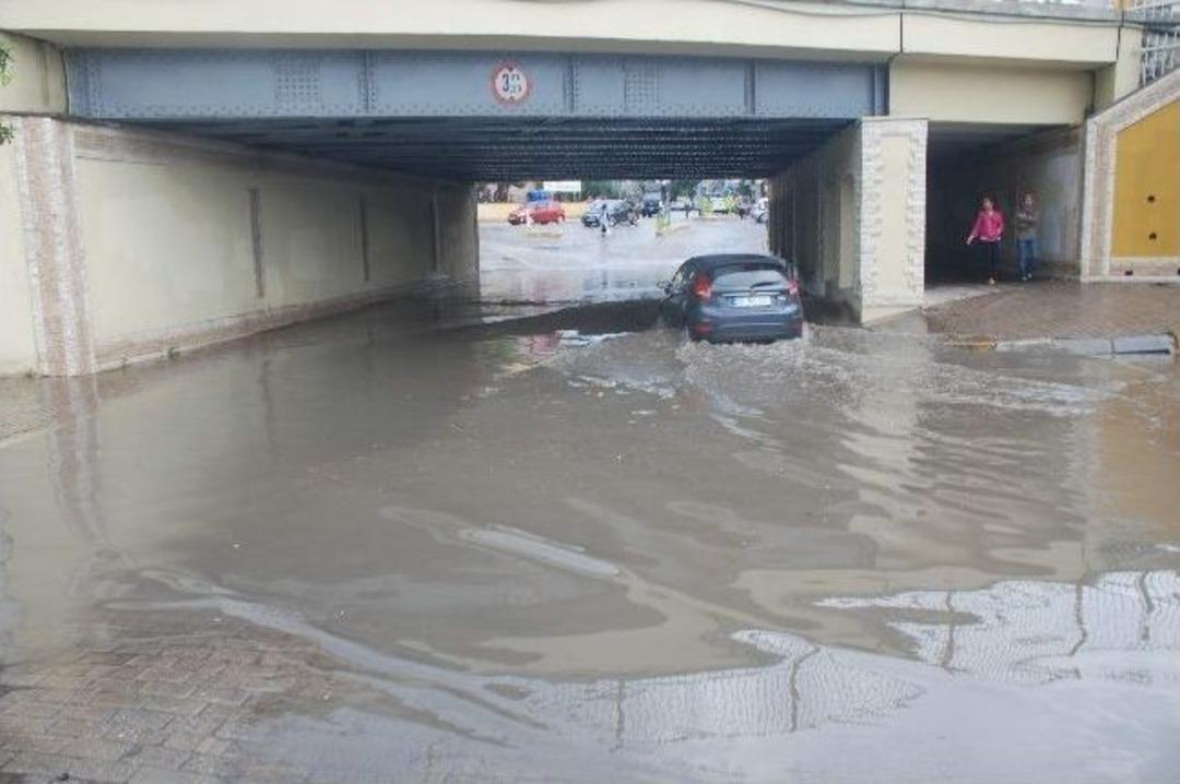 Aydın&rsquo;da Yağış Hayatı Fel&ccedil; Etti