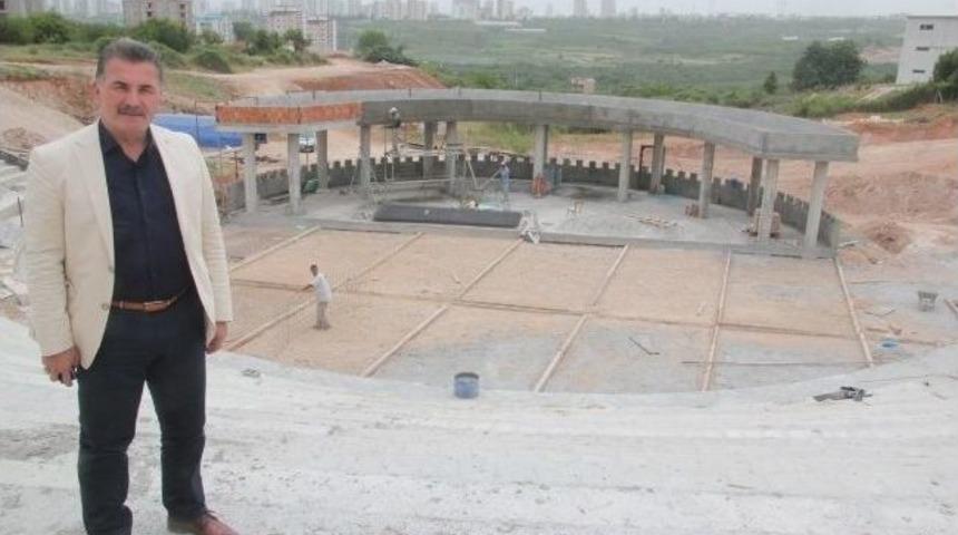 Toroslar&rsquo;da Amfi Tiyatro Ve Y&uuml;zme Havuzu Yakında Hizmete Girecek