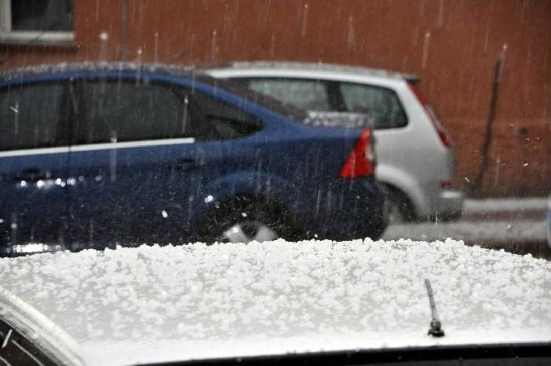 Suşehri&rsquo;nde Dolu Yağışı Hayatı Olumsuz Etkiledi