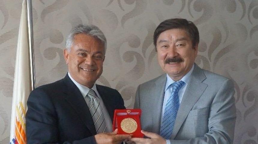 T&uuml;rksoy'dan Başkan Acar'a Ziyaret