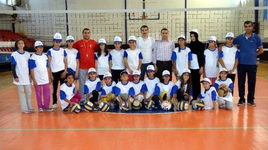 Kahta&rsquo;da Yaz Spor Okulu A&ccedil;ıldı