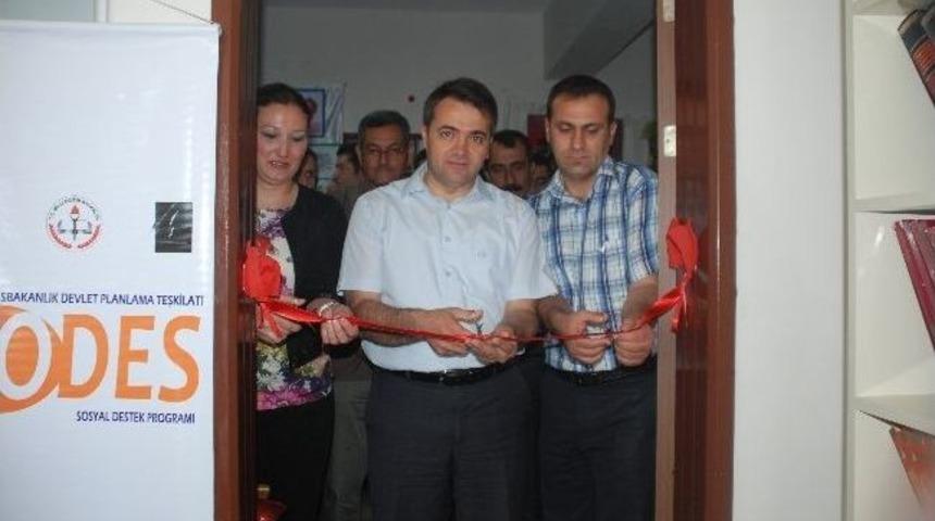 Salkımbağı K&ouml;y&uuml;nde K&uuml;t&uuml;phane A&ccedil;ılışı