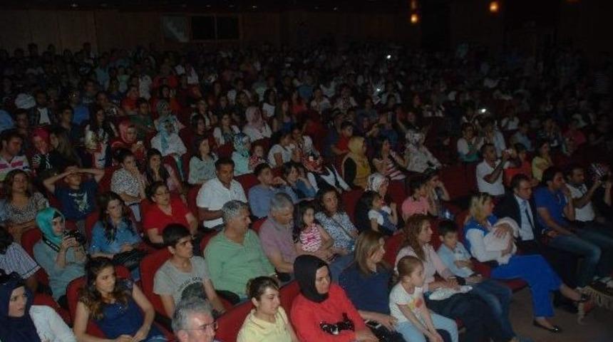 Nurettin Ren&ccedil;ber Kahta&rsquo;da Konser Verdi