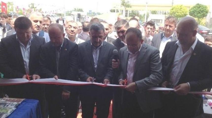 Başkan &Uuml;z&uuml;lmez Hayır Kermesini A&ccedil;tı