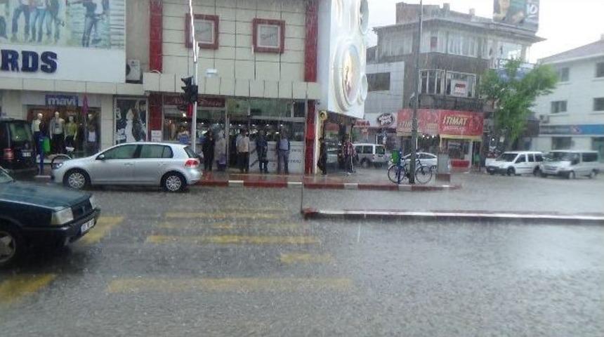 Afyonkarahisar&rsquo;da Yağmur Esareti