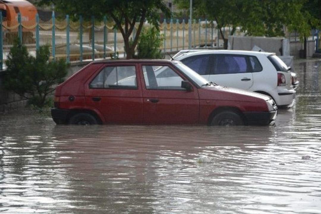 (&ouml;zel Haber) Başkent&rsquo;te Sağanak Yağış
