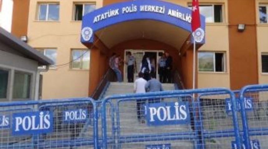 Hakkari&rsquo;de G&ouml;zaltına Alınan 4 Kişi Serbest Bırakıldı