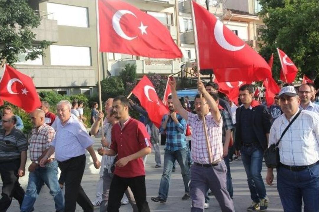 &Ccedil;anakkale&rsquo;de "bayrağa Saygı" Y&uuml;r&uuml;y&uuml;ş&uuml;