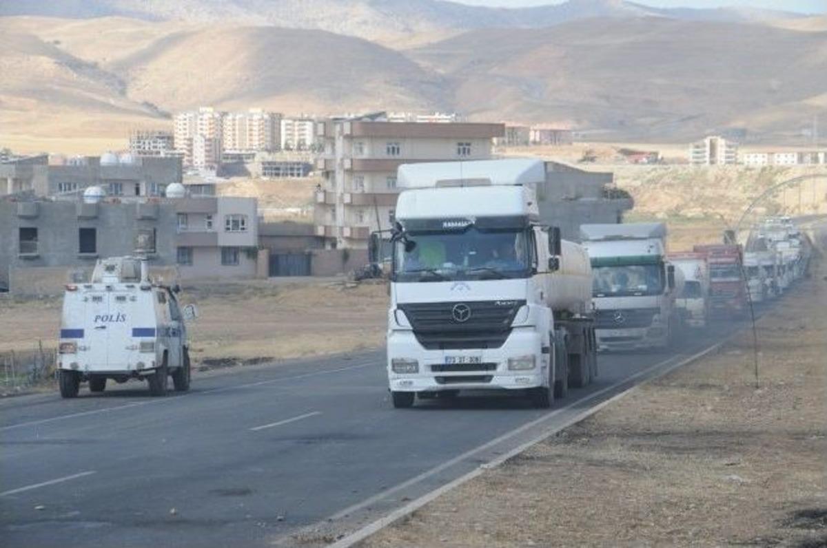 Cizre&rsquo;de İzinsiz G&ouml;steride Polisler Yanmaktan Son Anda Kurtuldu