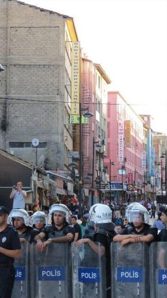 Malatya’da “bayrak İndirme” Gerginliği