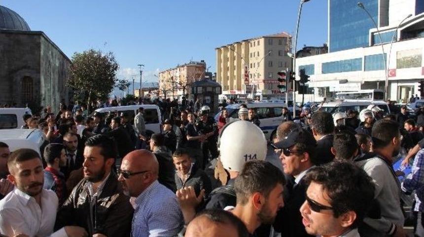 Erzurum&rsquo;da Bayrak Protestosu