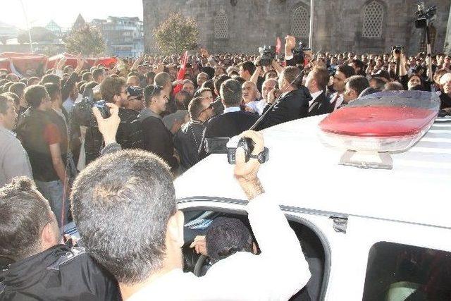 Erzurum’da Bayrak Protestosu