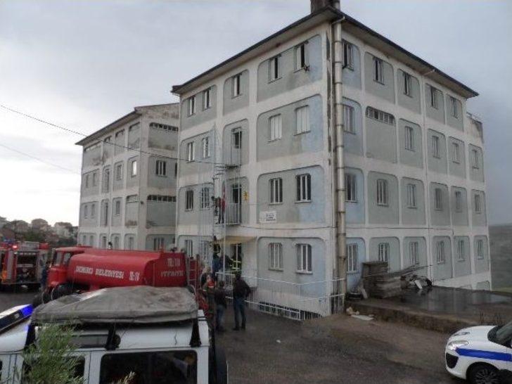 Demirci’de Öğrenci Yurdunda Yangın G5