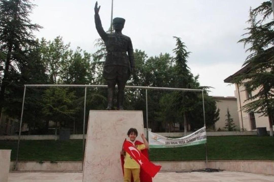 T&uuml;rk Bayrağına Yapılan Saldırı Bilecik&rsquo;te Protesto Edildi