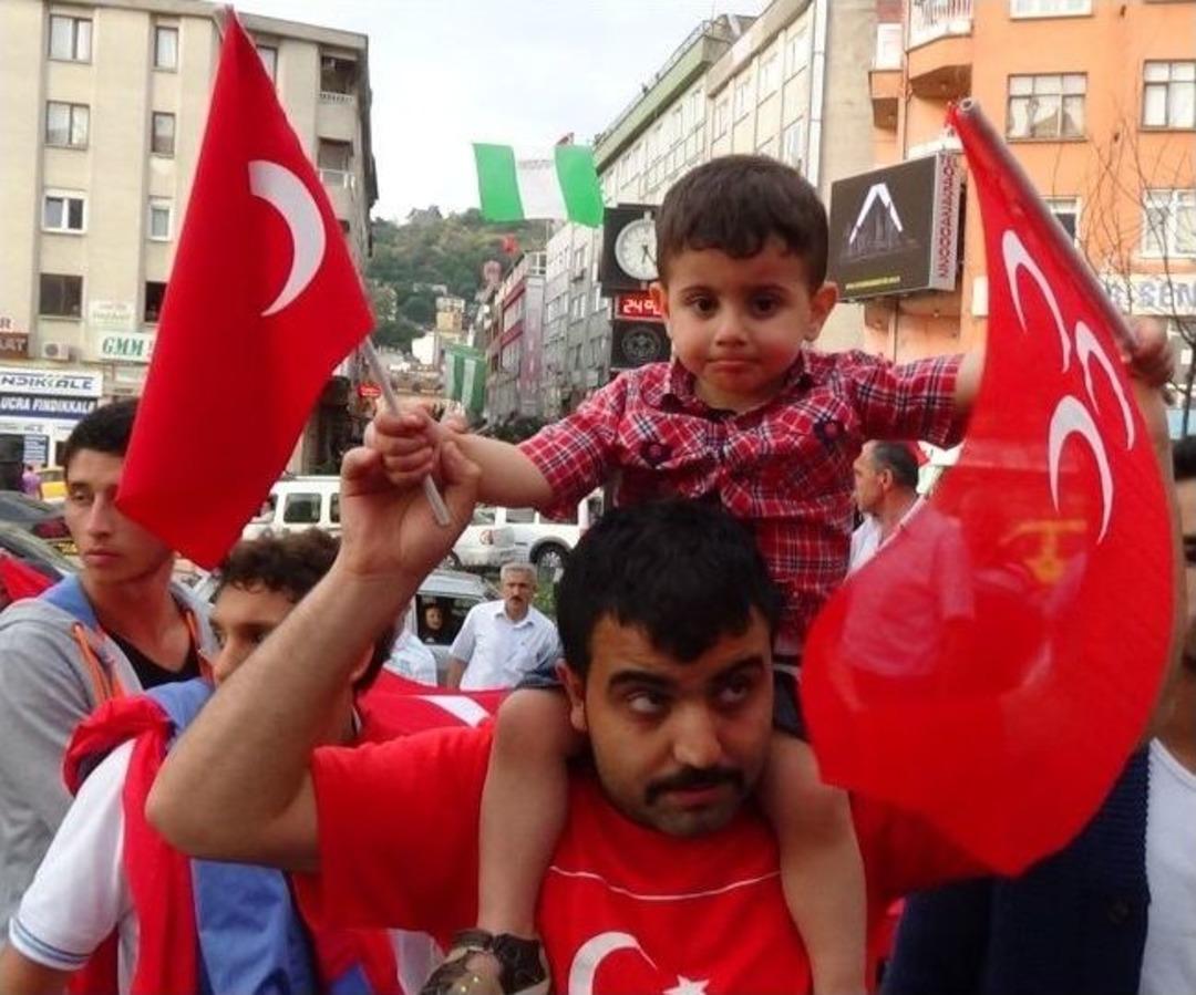 Lice&rsquo;de İndirilen T&uuml;rk Bayrağına Tepki