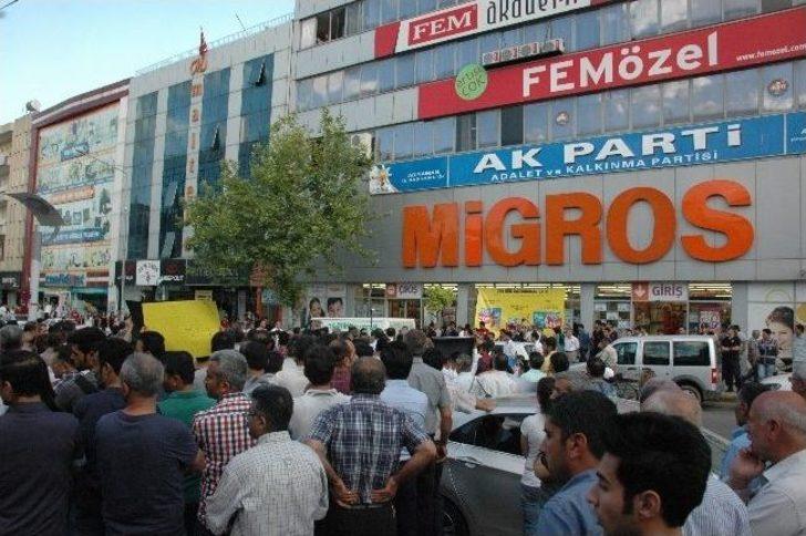 Adıyaman’da Bayrak Yürüyüşünde Gergin Anlar Yaşandı G3