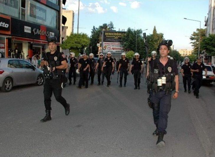 Adıyaman’da Bayrak Yürüyüşünde Gergin Anlar Yaşandı G5
