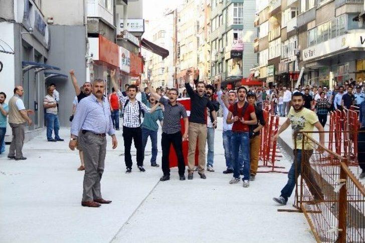 Eylemcilere Vatandaşlardan Türk Bayraklı Tepki G2