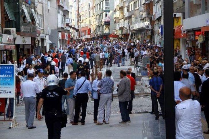 Eylemcilere Vatandaşlardan Türk Bayraklı Tepki G5