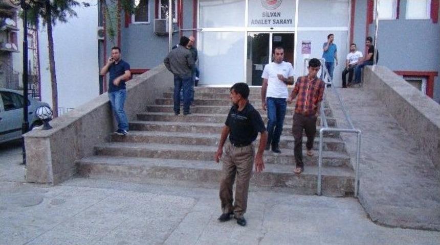 Silvan'da 2 &Ccedil;ocuk Tutuklandı