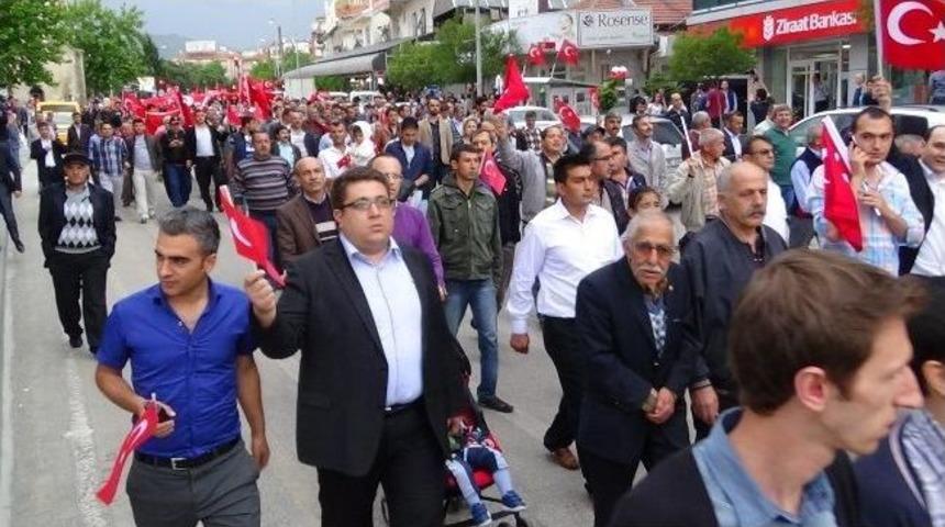 Isparta&rsquo;da T&uuml;rk Bayrağının İndirilmesine Tepkisi