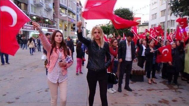 Bolu’da Türk Bayrağının İndirilmesine Tepki