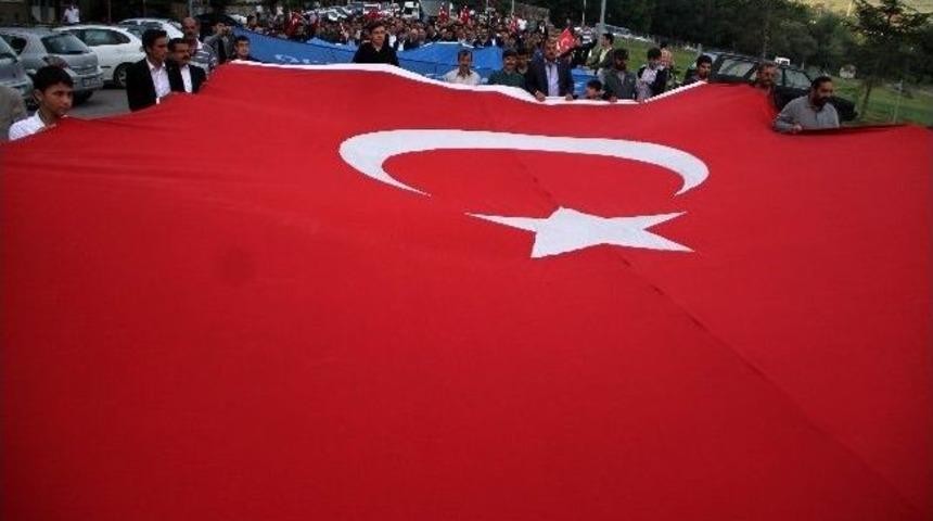 Karab&uuml;k&rsquo;te "bayrağa Saygı" Y&uuml;r&uuml;y&uuml;ş&uuml;