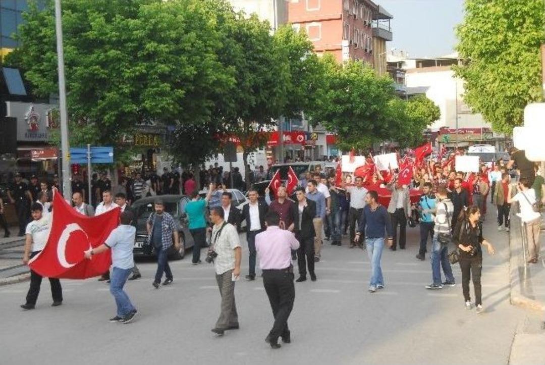 D&uuml;zce&rsquo;de &Uuml;lk&uuml; Ocakları'ndan Bayrak İndirmeye Tepki
