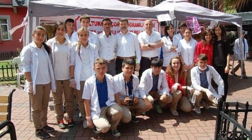 &Ouml;ğrenciler Toplum Hizmeti Ger&ccedil;ekleştirdi