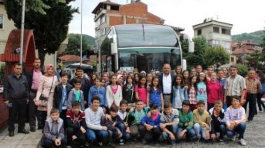 Sosyal G&uuml;vencesi Olmayan 80 &Ouml;ğrenci &Ccedil;anakkale&rsquo;yi Gezdi