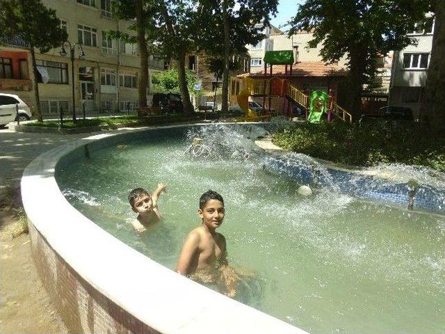 Edirne’de Çocuklar Havuz Sezonunu Açtı