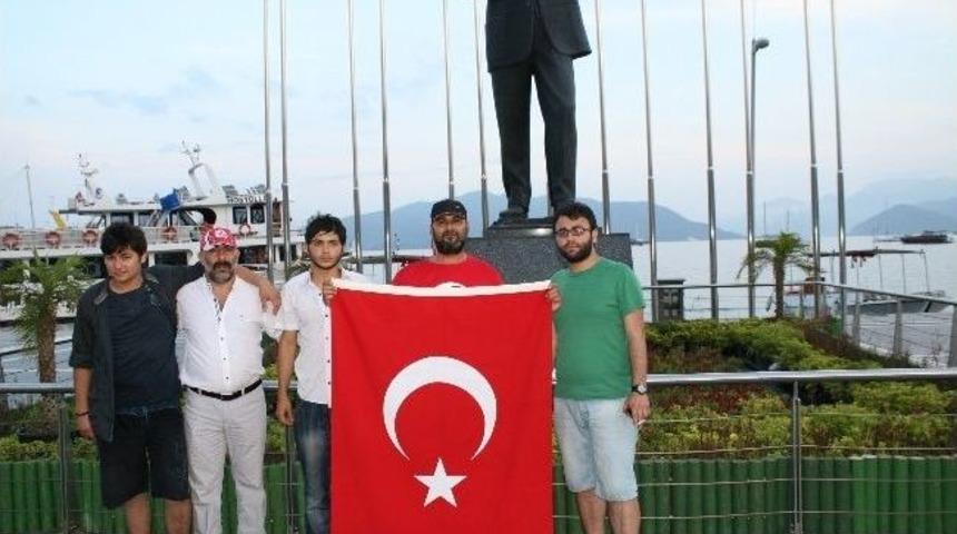T&uuml;rk Bayrağının İndirilmesi Olayı Marmaris&rsquo;te Protesto Edildi