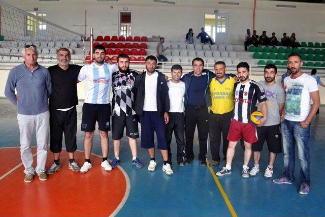 Ovacık'ta Voleybol Turnuvası Sona Erdi