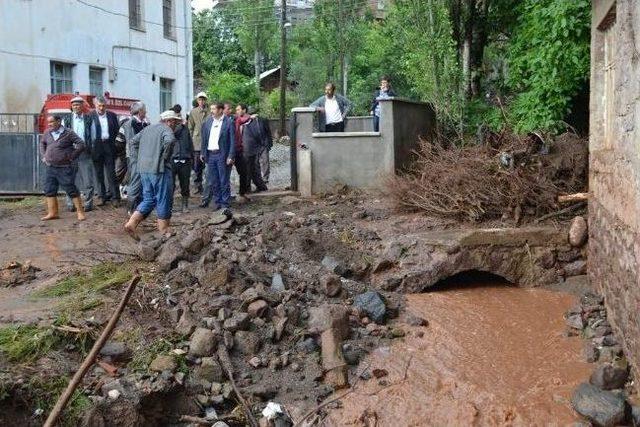 Sındırgı'da Sağanak Yağış Kırsal Mahallelerde Etkili Oldu