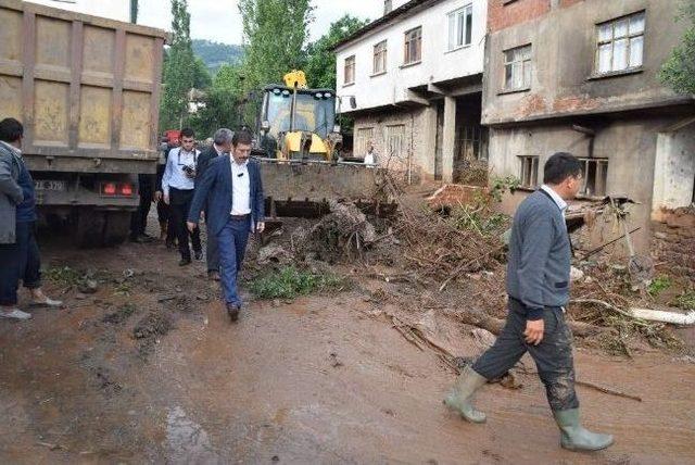 Sındırgı'da Sağanak Yağış Kırsal Mahallelerde Etkili Oldu